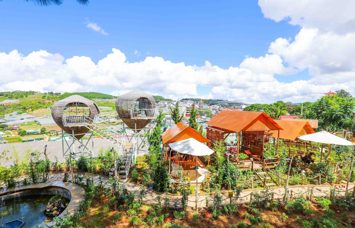 I.XORA Homestay & Coffee có không gian rộng rãi và thoáng mát